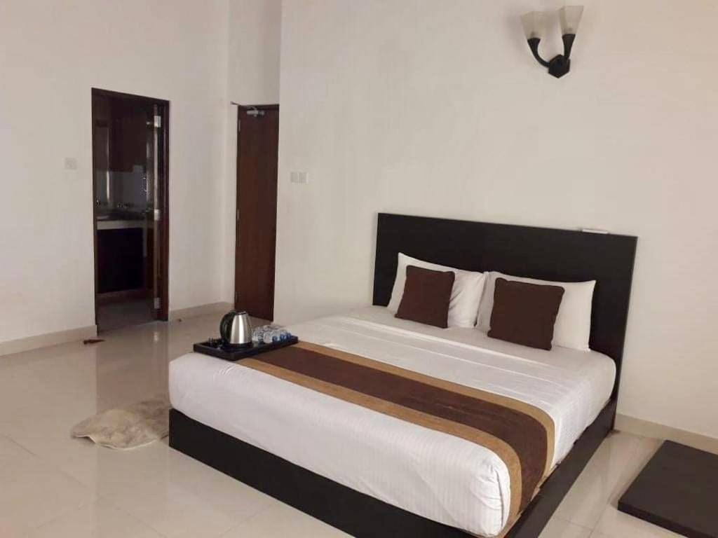 Aradhana Airport Transit Hotel Katunayaka Extérieur photo