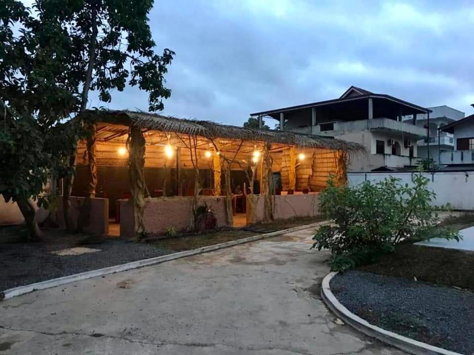 Aradhana Airport Transit Hotel Katunayaka Extérieur photo