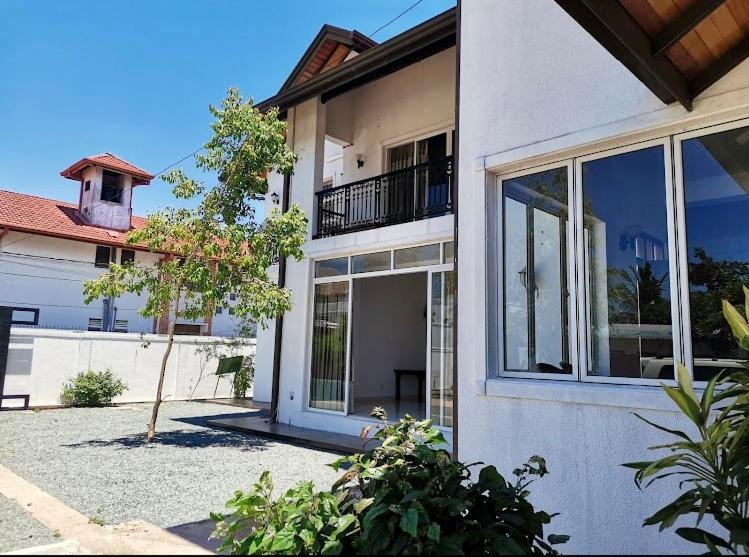 Aradhana Airport Transit Hotel Katunayaka Extérieur photo