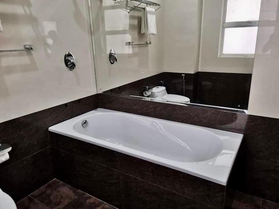 Aradhana Airport Transit Hotel Katunayaka Extérieur photo