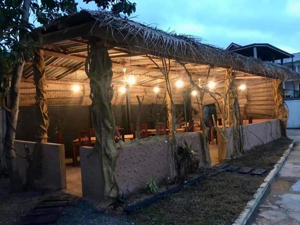 Aradhana Airport Transit Hotel Katunayaka Extérieur photo