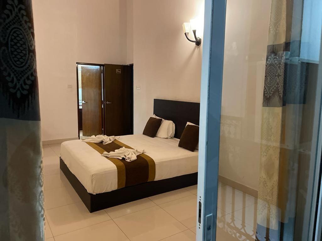 Aradhana Airport Transit Hotel Katunayaka Extérieur photo
