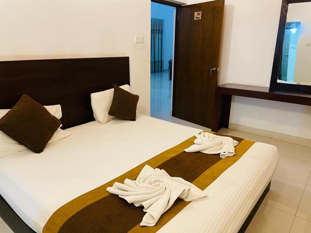 Aradhana Airport Transit Hotel Katunayaka Extérieur photo