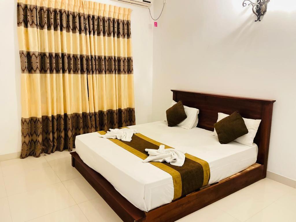 Aradhana Airport Transit Hotel Katunayaka Extérieur photo