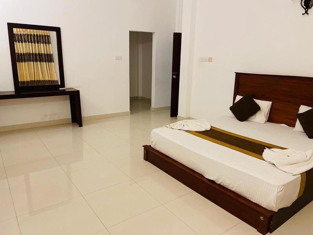 Aradhana Airport Transit Hotel Katunayaka Extérieur photo