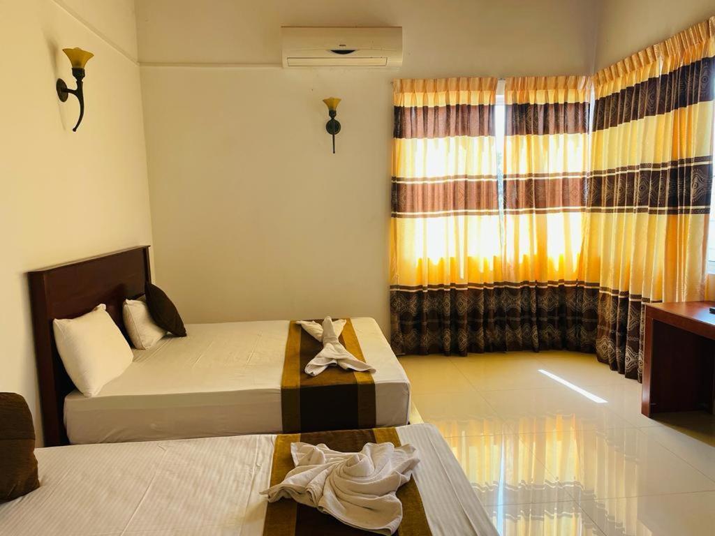 Aradhana Airport Transit Hotel Katunayaka Extérieur photo